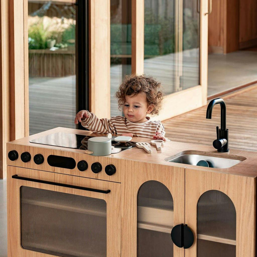 Oak Fluted Play Oven – Montessori Wooden Toy Kitchen