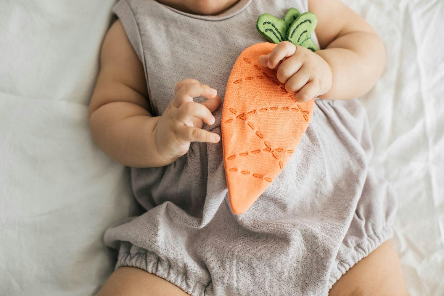 Mini Crinkle Blankie - Carrot