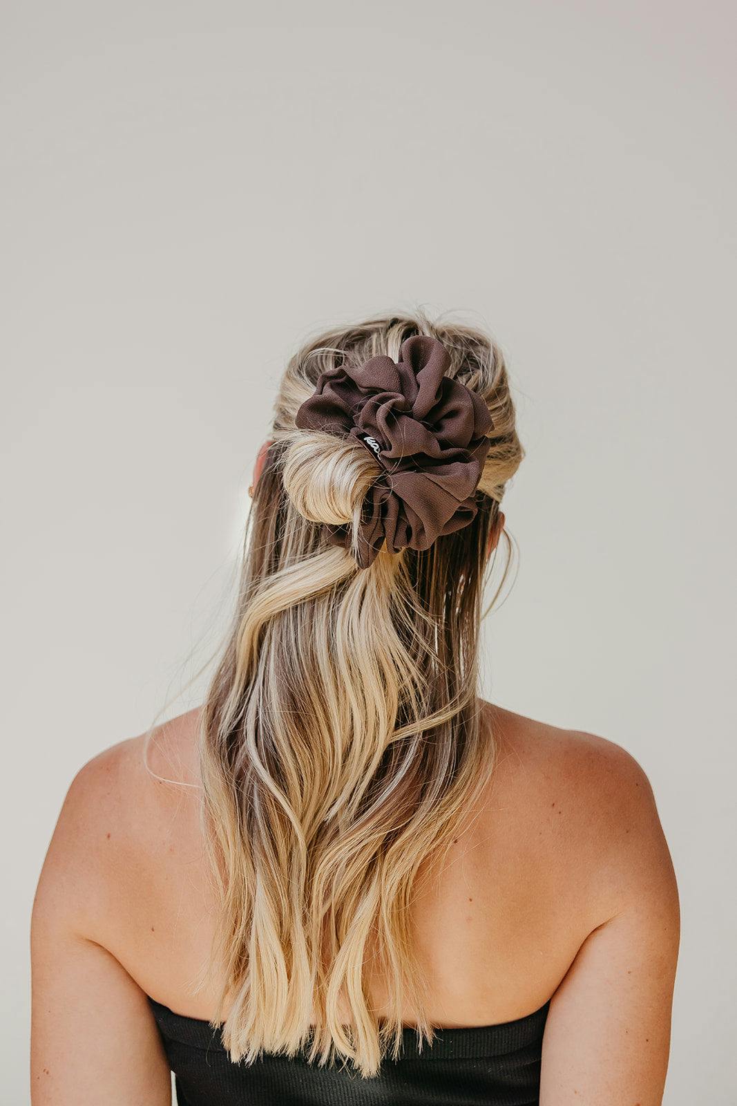 OVERSIZED SCRUNCHIE