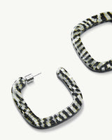 Midi Square Hoops in Perle Noir