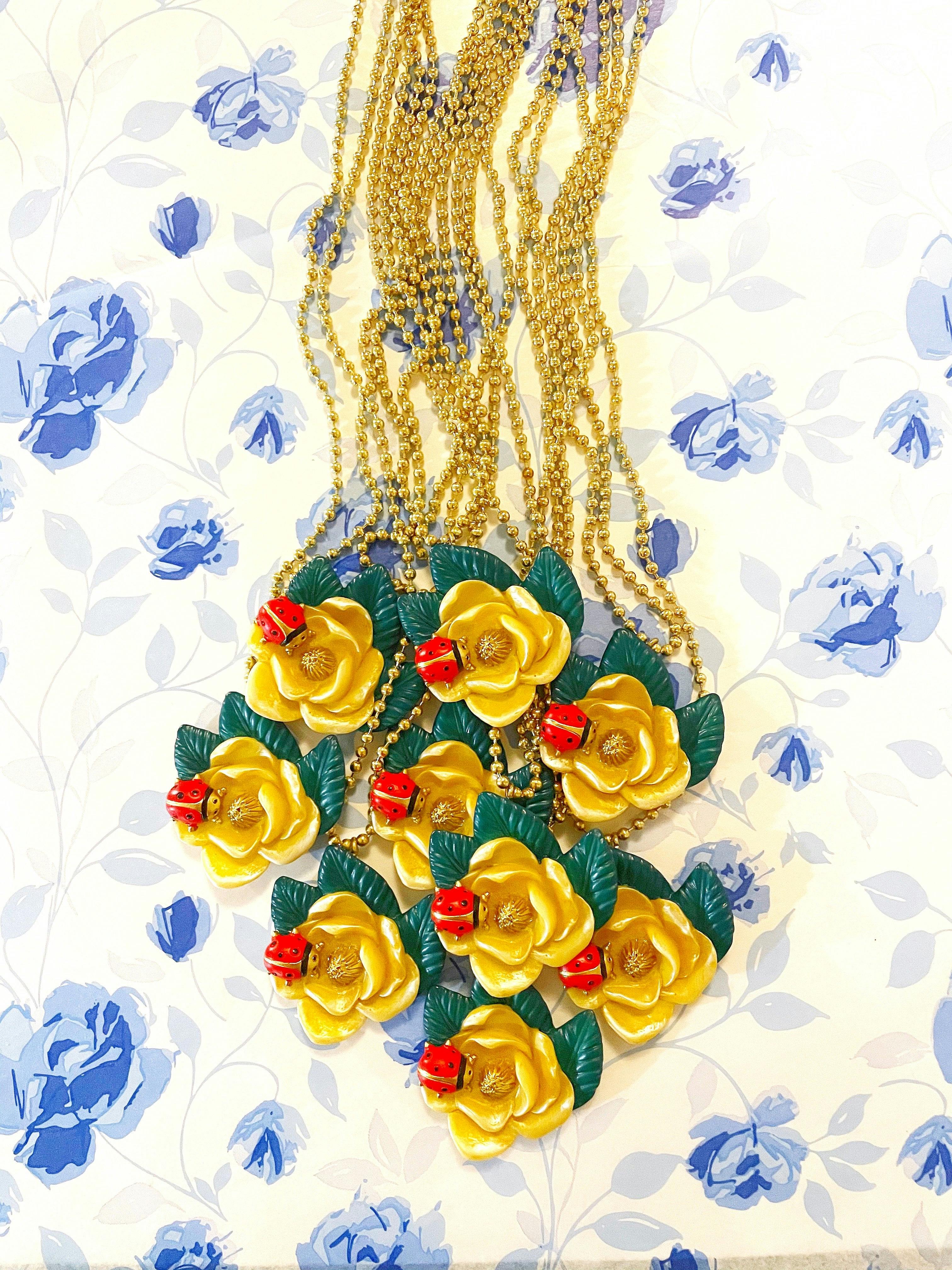 FLORAL LOVE NECKLACE