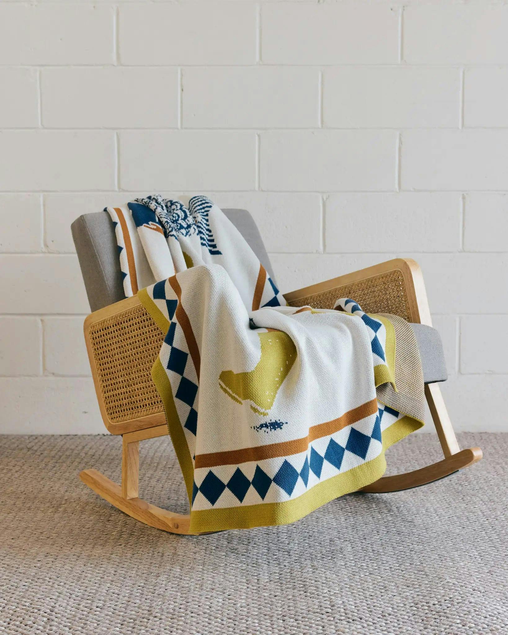 Un Beau Poisson Knit Throw Blanket