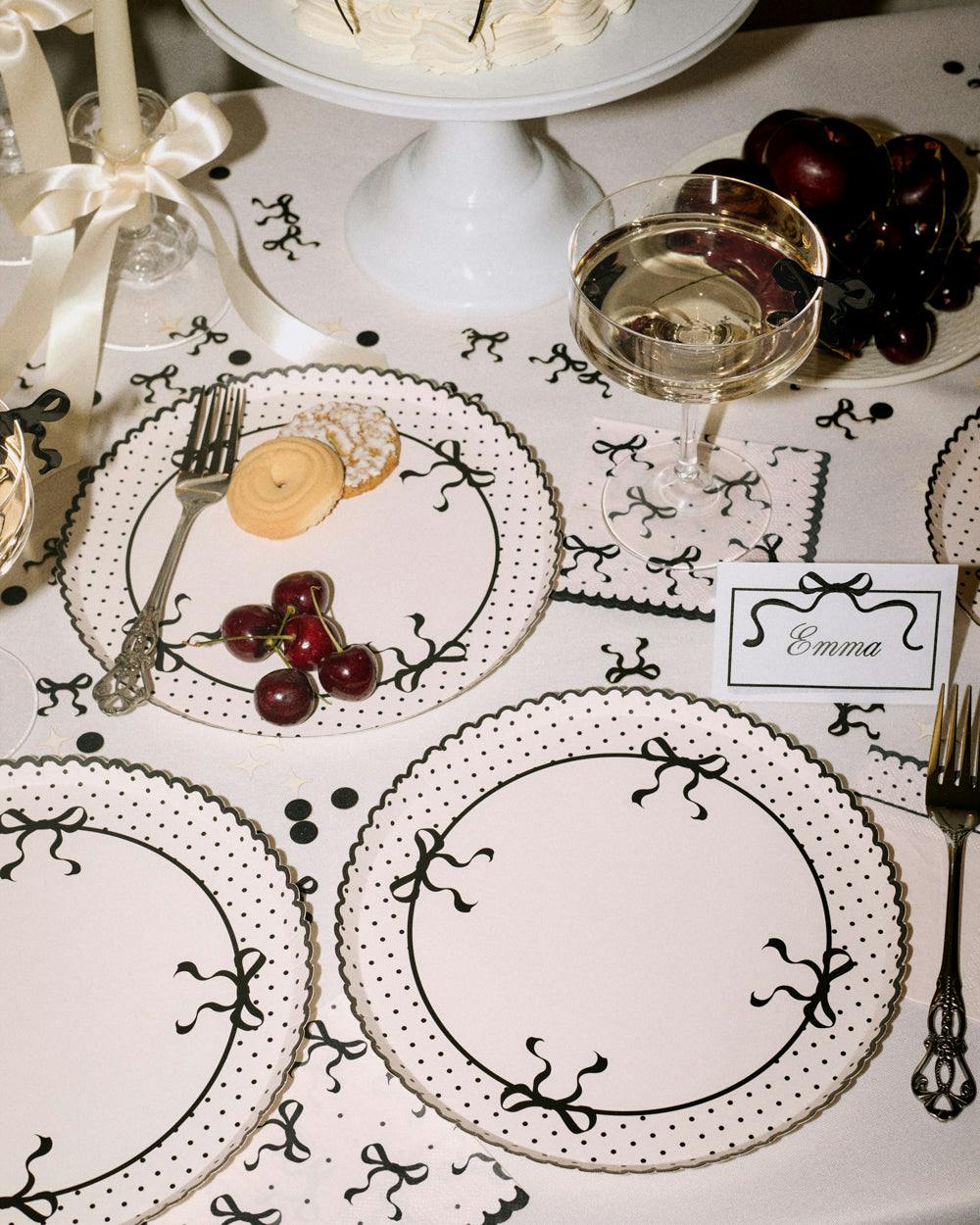 Little Black Bow Plates - 25 paper plates